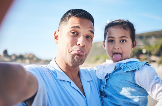 files/padre-hija-cara-graciosa-playa-selfie-retrato-o-memoria-juntos-vacaciones-verano-o-al-aire-libre-hombre-nina-nino-comico-fotografia-foto-perfil-o-vacaciones-redes-sociales_590464-2061.jpg